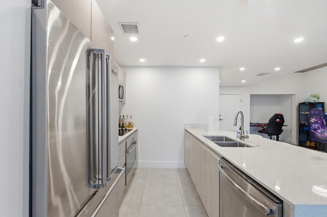 Photo - 13800 Highland Dr Unit Ph7