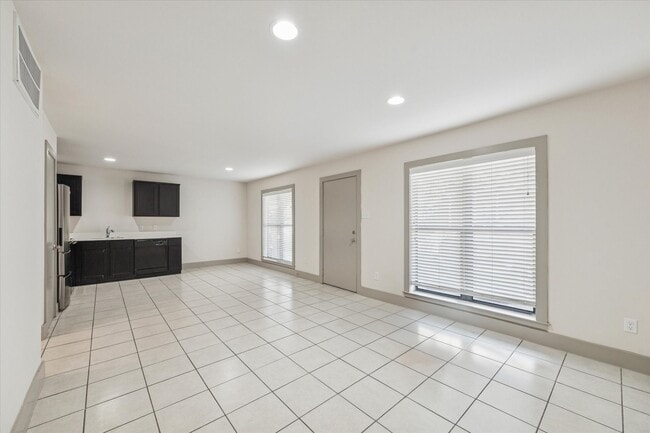 Photo - 4300 Rosslyn Rd