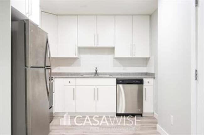 Photo - 17507-17565 65 St NW