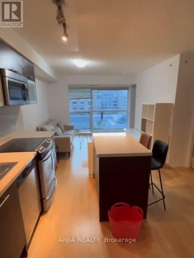 Photo - 386 Yonge St Unit 817