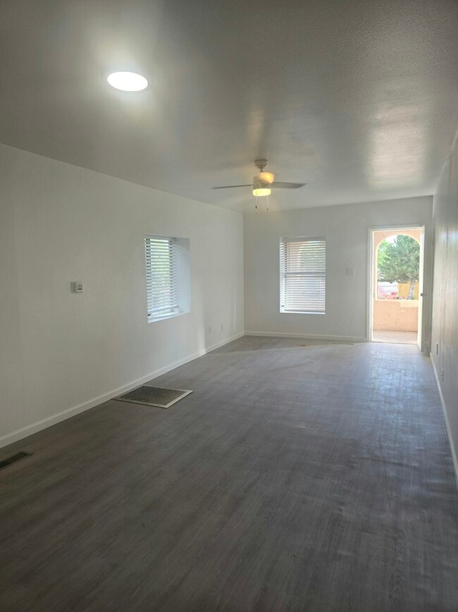 Photo - 300 S 5th St