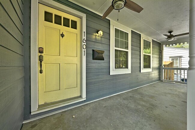 Photo - 1601 Newfield Ln