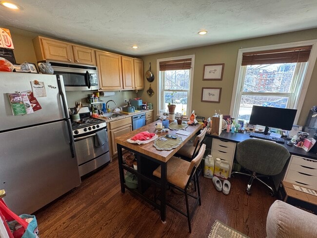 Building Photo - 735 Somerville Ave Unit 1