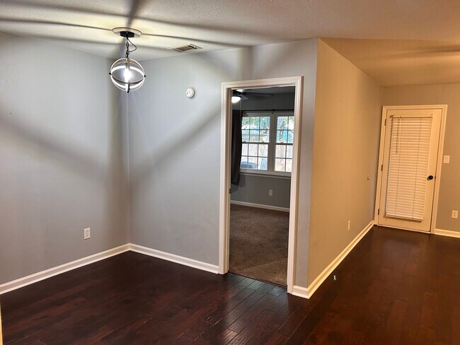 Photo - 426 Larkspur Ct