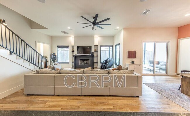 Photo - 18 Wilshire Blvd