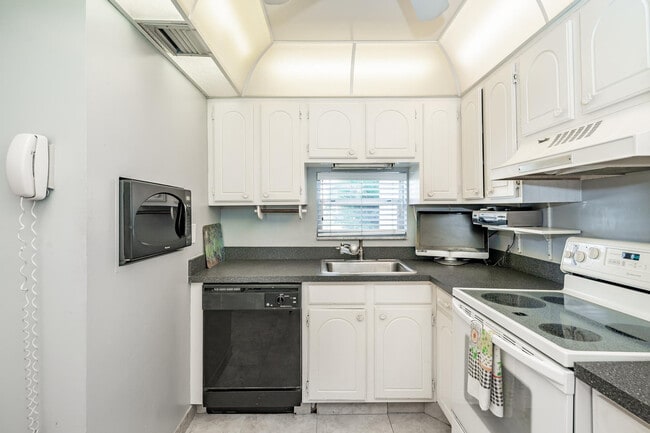 Photo - 9500 N Hollybrook Lake Dr Unit 109