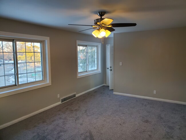 Living Room - 656 Greenmount Blvd Unit 656 Greenmount