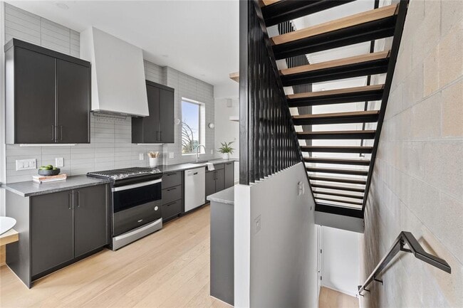 Building Photo - 700 Denson Dr Unit 2102