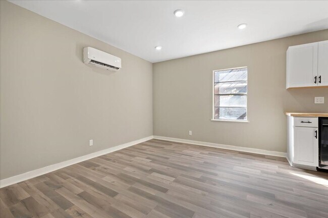 Photo - 2-Bedroom, 1-Bathroom Lower-Level Unit in ...