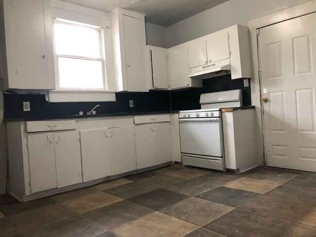 Photo - 220 Drew Ave