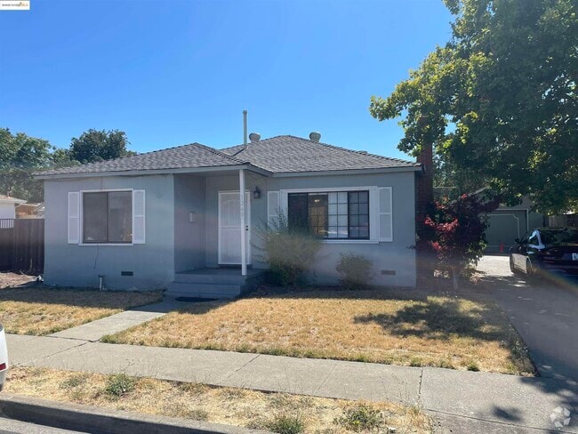 Building Photo - 1260 Mesa St Rental