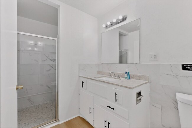 Photo - 404 Nottingham Dr