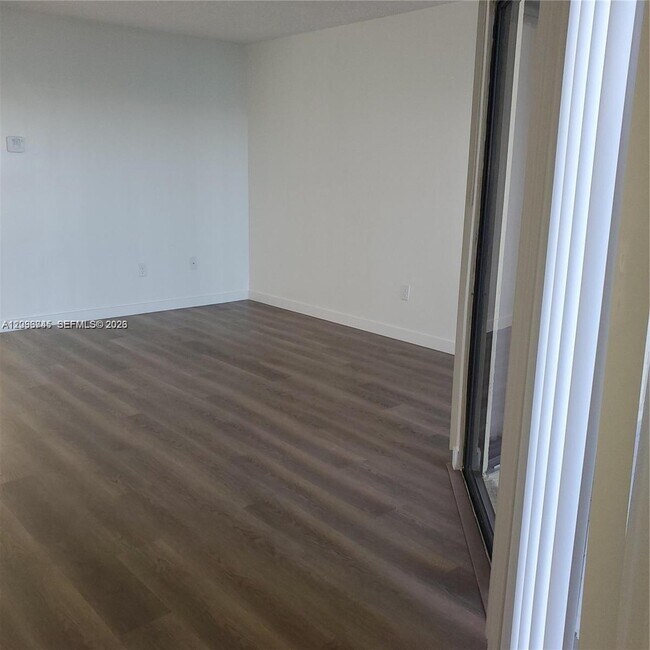 929 Hamilton Dr Unit 929F