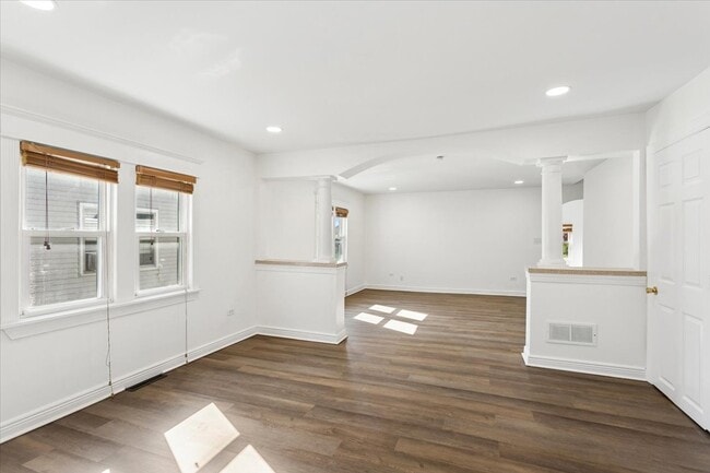 Photo - 540 E 4th St