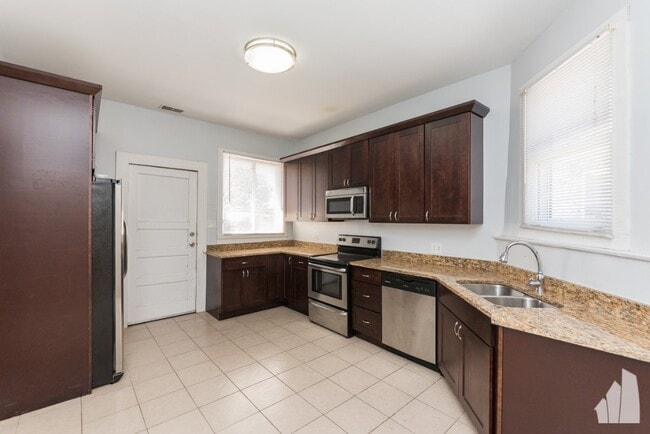 Photo - 1911 W Chicago Ave Unidad 2F