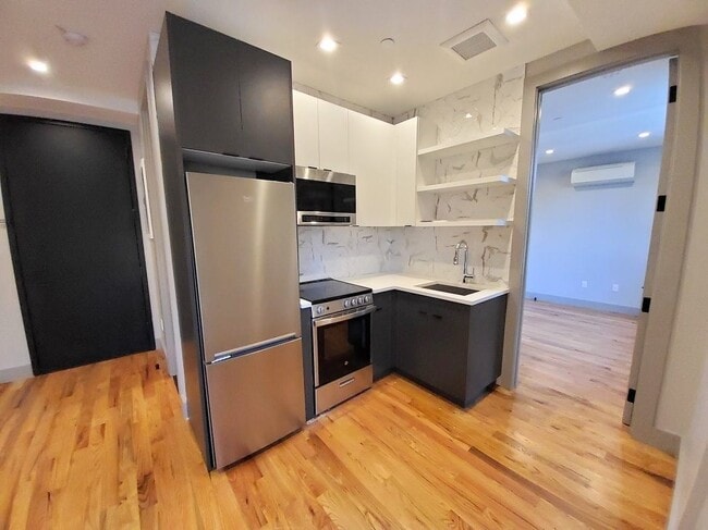 Photo - 245 Tompkins Ave Unit 2