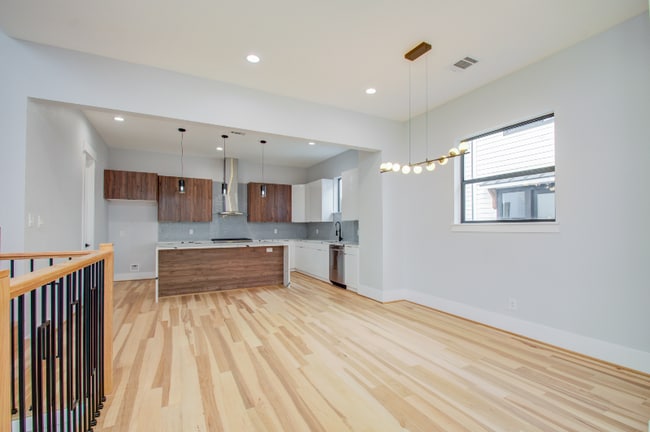 Photo - 7016 Staffordshire Blvd