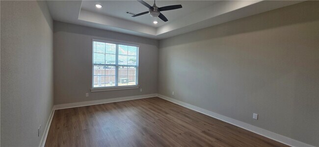 Photo - 881 Pinnacle St