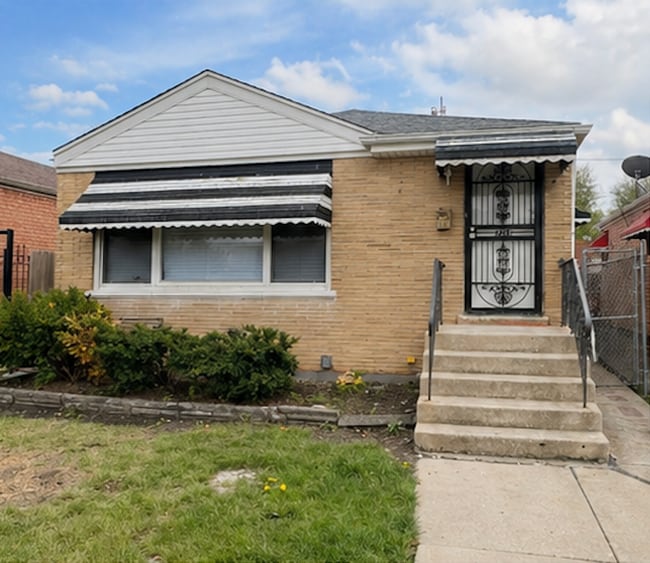 Photo - 2321 W 81st Pl