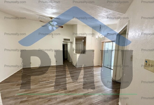 AVAILABLE NOW!!! 3-bedroom 2 bath half du... - AVAILABLE NOW!!!  3-bedroom 2 bath half du... Casa