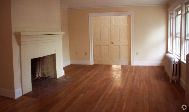 Building Photo - 289 Foster St Unit 1 Rental