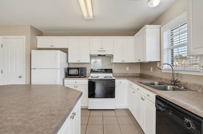 Photo - 5068 Welbourne Cove