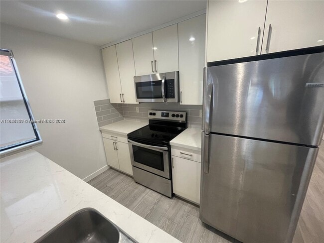 Photo - 1637 SW 10th St Unit 4