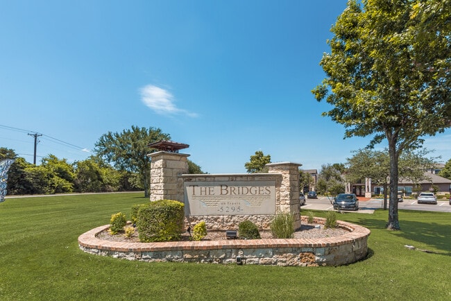 Building Photo - The Bridges on Travis Rental