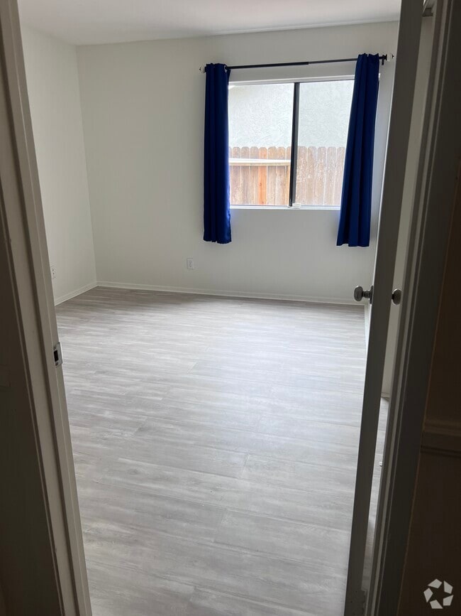 Building Photo - 736 Biscayne Ave Rental