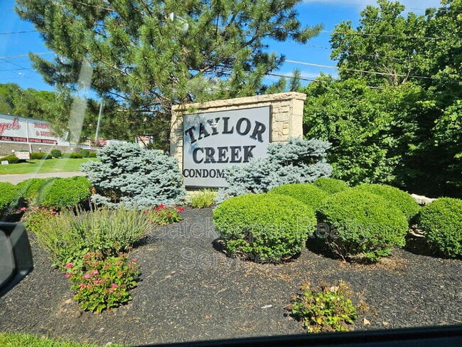 Building Photo - 7226 Creekview Dr Unit Apt 5