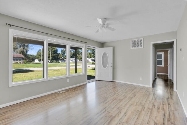 Photo - 9229 Donerail Way