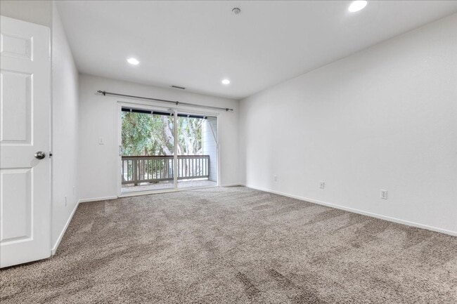 Photo - 3136 Lake Dr