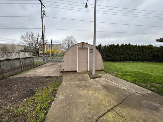 Building Photo - WES410/416 Unit WES410