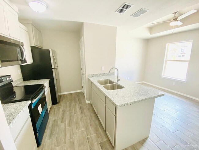 Photo - 1105 W Kennedy St Townhome