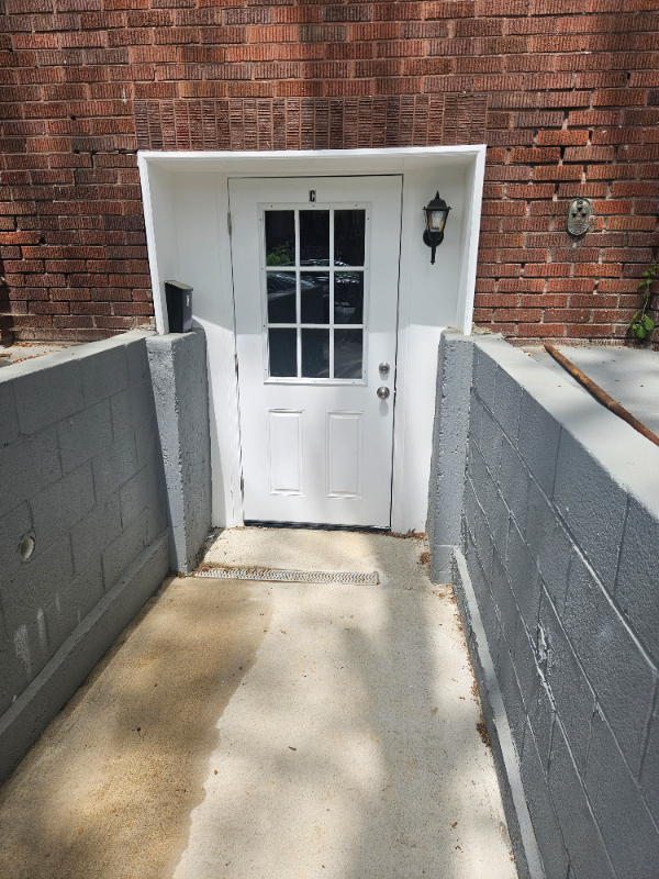 Photo - 115 W Chew Ave