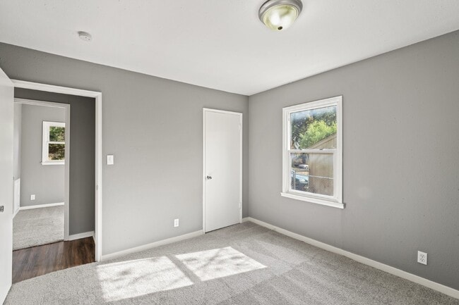 Photo - Welcome home to this cozy and fully updated 3-bedroom, 1-bath rental in Kansas City, KS!  1st mon...