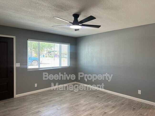 Photo - 1311 W 4th St
