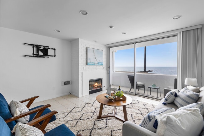 Building Photo - 615 Esplanade Unit 105