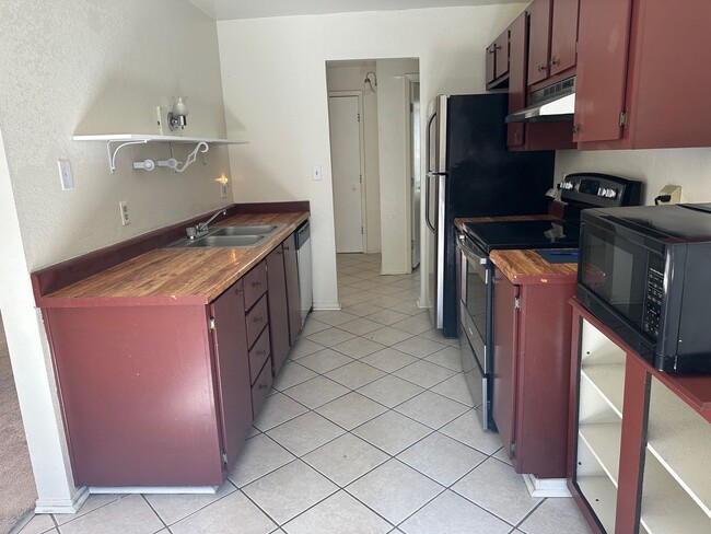 Photo - Cozy 1-Bedroom Condo in Prime Location Unit 116