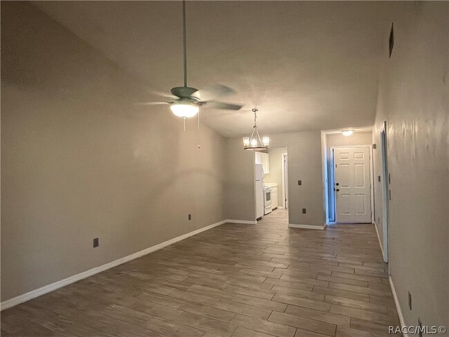 Photo - 600 E Gilchrist Ct