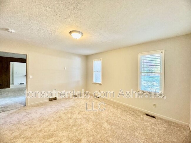 Photo - 136 Atwood Dr