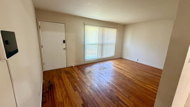 Photo - 5614 Sanborn Dr