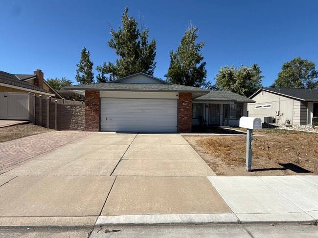 Front of house - 1818 Fieldcrest Dr