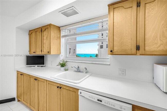 Photo - 4925 Collins Ave Unit 5F