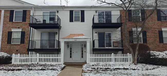 Building Photo - 1540 Slade Ave Unit 303