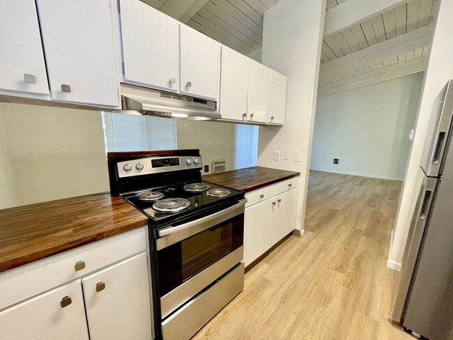 Building Photo - DESIRABLE MILLWOOD NEIGHBORHOOD ON TREE LI... Unit 9019