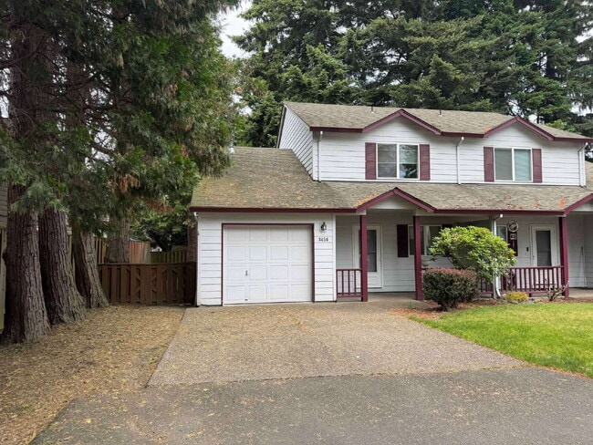 Building Photo - 3 Bedroom / 1.5 Bathroom Duplex Unit 3456