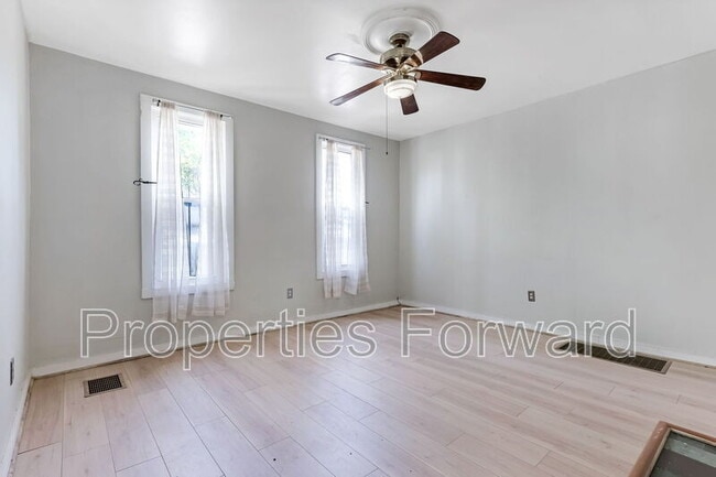 Photo - 673 E Sycamore St