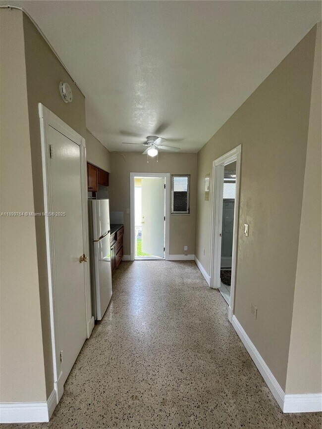 Photo - 940 SW 4th Ave Unit 2