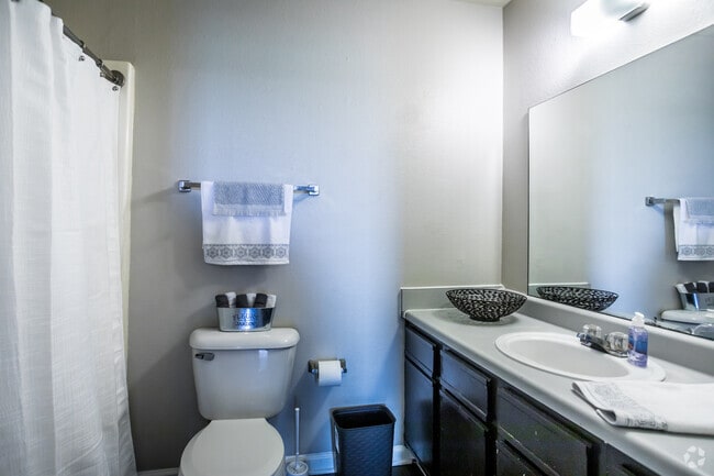 1HAB, 1BA - 700SF